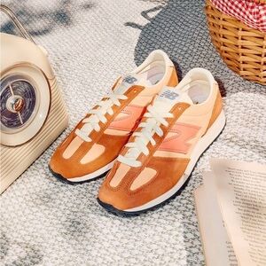 New Balance 471 Sneakers in Orange/Apricot - women’s 8, men’s 6.5